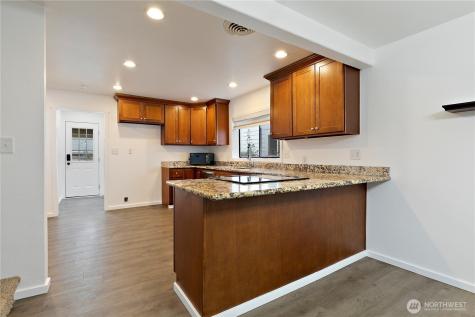 1211 9th Avenue SW Puyallup WA 98371