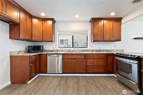 1211 9th Avenue SW Puyallup WA 98371