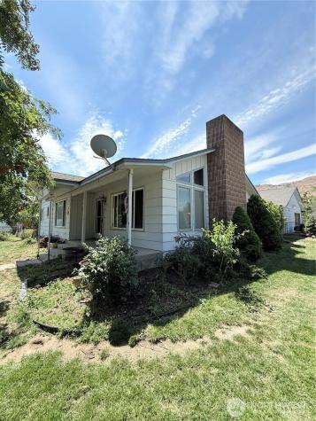 522 Golden Street Oroville WA 98844