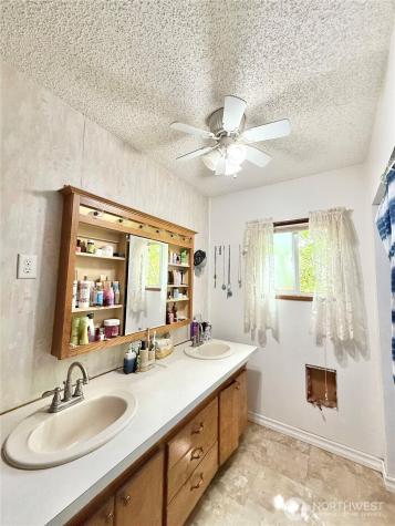 522 Golden Street Oroville WA 98844