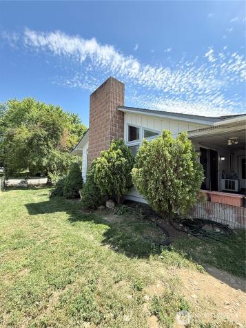 522 Golden Street Oroville WA 98844