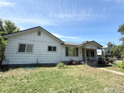 522 Golden Street Oroville WA 98844
