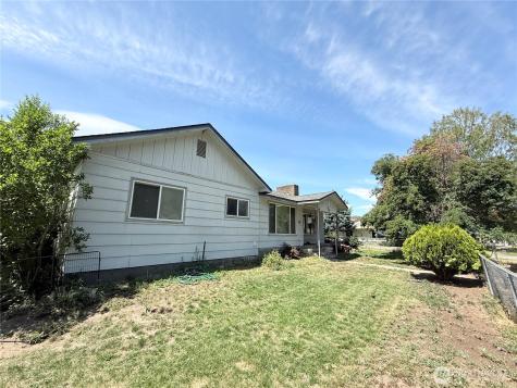 522 Golden Street Oroville WA 98844