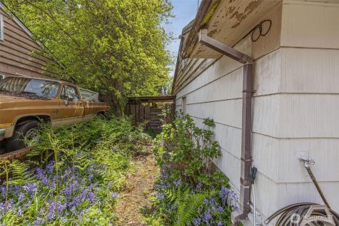 1305 N 171st Street Shoreline WA 98133