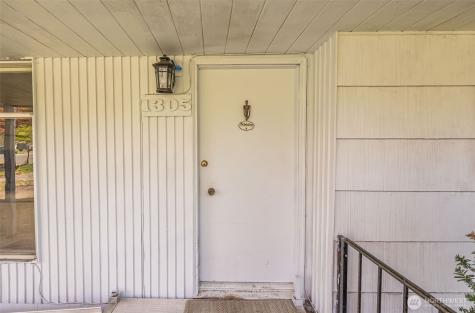 1305 N 171st Street Shoreline WA 98133