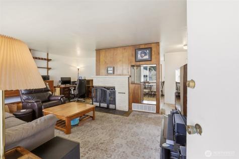 1305 N 171st Street Shoreline WA 98133