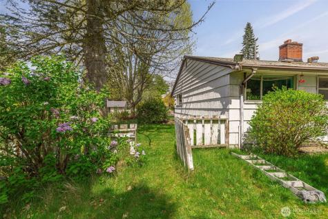 1305 N 171st Street Shoreline WA 98133