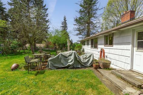 1305 N 171st Street Shoreline WA 98133