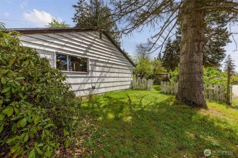 1305 N 171st Street Shoreline WA 98133