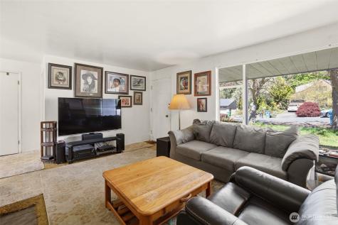 1305 N 171st Street Shoreline WA 98133
