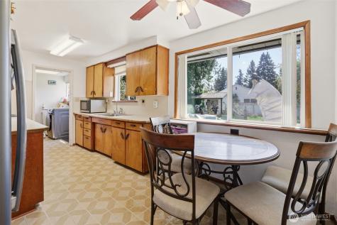 1305 N 171st Street Shoreline WA 98133