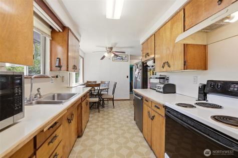 1305 N 171st Street Shoreline WA 98133