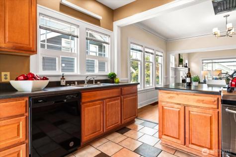 127 NE 58th Street Seattle WA 98105