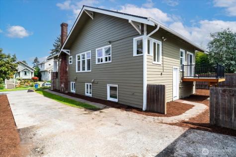 127 NE 58th Street Seattle WA 98105
