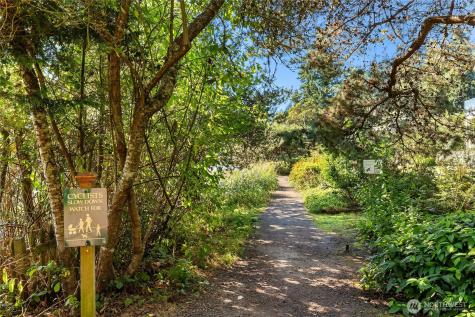 172 Grow Avenue NW Bainbridge Island WA 98110