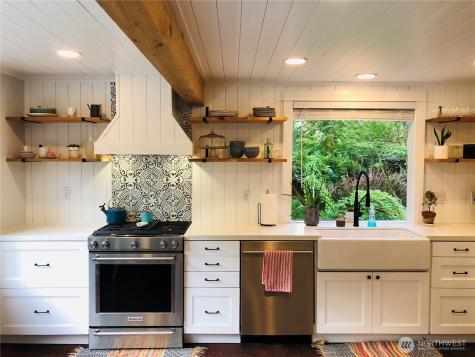 172 Grow Avenue NW Bainbridge Island WA 98110