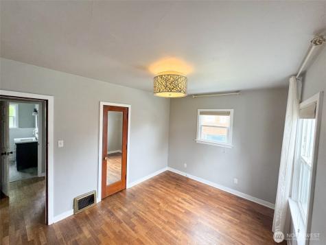 215 J Street SE Auburn WA 98002