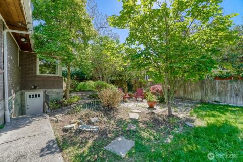 3004 SW Barton Street Seattle WA 98126