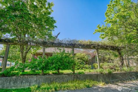 3004 SW Barton Street Seattle WA 98126