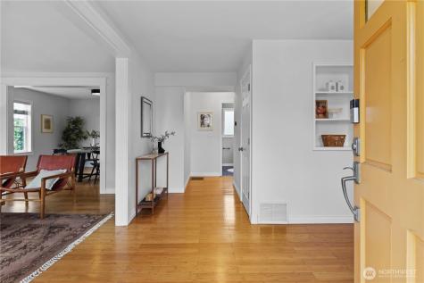 3844 30th Avenue W Seattle WA 98199