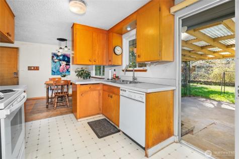 513 Harrington Avenue NE Renton WA 98056