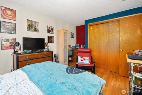 513 Harrington Avenue NE Renton WA 98056