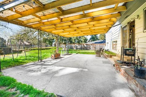 513 Harrington Avenue NE Renton WA 98056
