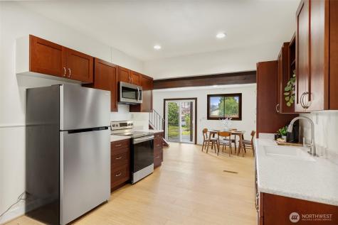 1851 NE Pacific Avenue NE Keyport WA 98345