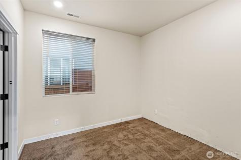 1533 27th Street NW Puyallup WA 98371