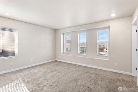 1533 27th Street NW Puyallup WA 98371