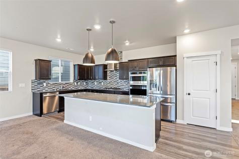 1533 27th Street NW Puyallup WA 98371