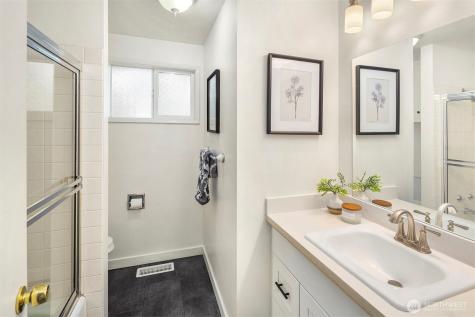 5621 178th Place SW Lynnwood WA 98037