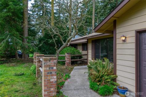 2068 Pine Wood Way Oak Harbor WA 98277