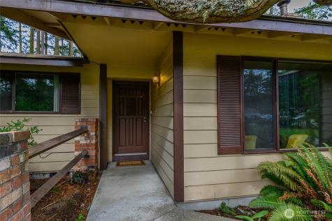 2068 Pine Wood Way Oak Harbor WA 98277