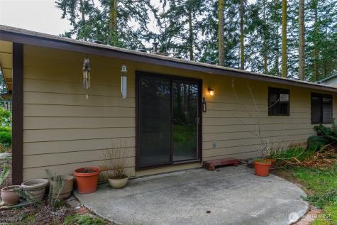 2068 Pine Wood Way Oak Harbor WA 98277