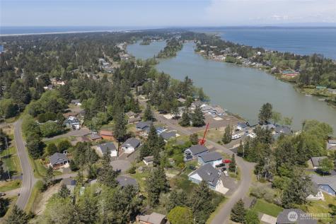 791 Falls Of Clyde Loop SE Ocean Shores WA 98569
