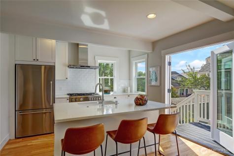 1611 10th Avenue W Seattle WA 98119