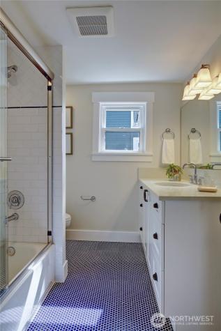 1611 10th Avenue W Seattle WA 98119