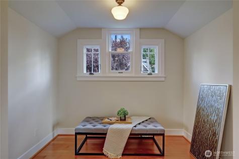 1611 10th Avenue W Seattle WA 98119