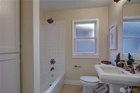 1611 10th Avenue W Seattle WA 98119