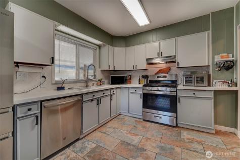 1112 N Cambrian Avenue Bremerton WA 98312