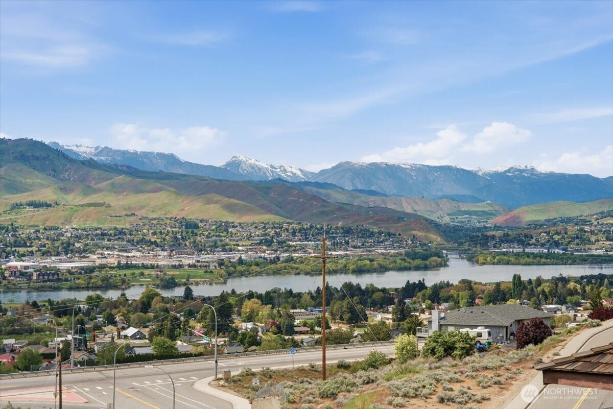 602 Daniels Drive East Wenatchee WA 98802