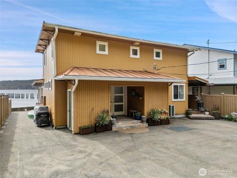 18651 NE North Shore Road Tahuya WA 98588