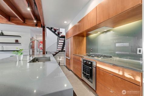 209 12th Avenue E Seattle WA 98102