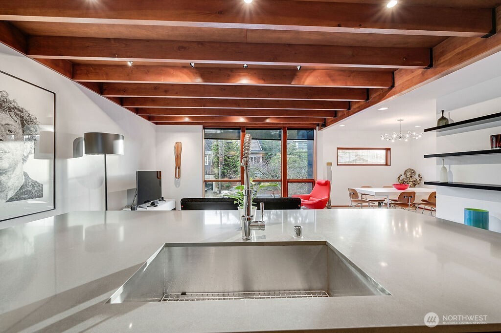 209 12th Avenue E Seattle WA 98102