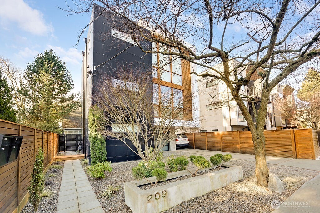 209 12th Avenue E Seattle WA 98102