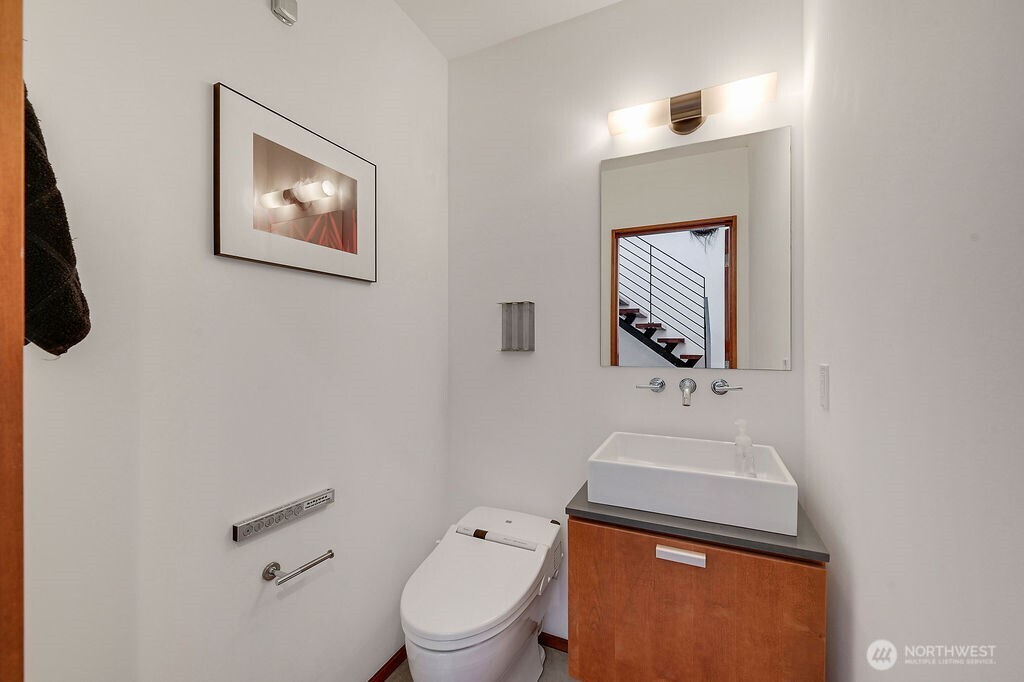 209 12th Avenue E Seattle WA 98102