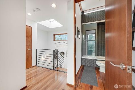 209 12th Avenue E Seattle WA 98102