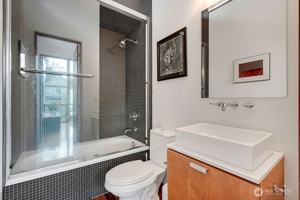 209 12th Avenue E Seattle WA 98102