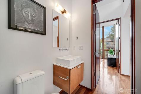 209 12th Avenue E Seattle WA 98102